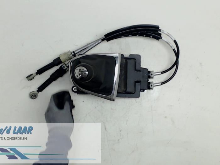 Gebruikte Versnellingspook Renault Captur I (2R) 0.9 Energy TCE 12V Prijs € 120,00 Margeregeling aangeboden door Autodemontage van de Laar