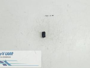 Gebruikte Schakelaar Renault Megane II Grandtour (KM) 1.6 16V Prijs € 15,00 Margeregeling aangeboden door Autodemontage van de Laar