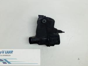 Gebruikte Luchtfilterhuis Renault Megane II CC (EM) 1.6 16V Prijs € 50,00 Margeregeling aangeboden door Autodemontage van de Laar
