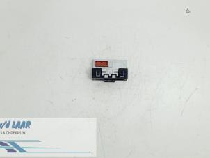 Gebruikte Display Interieur Renault Megane II CC (EM) 1.6 16V Prijs € 45,00 Margeregeling aangeboden door Autodemontage van de Laar