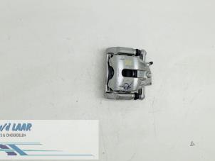 Gebruikte Remklauw (Tang) rechts-voor Dacia Dokker (0S) 1.5 dCi 90 Prijs € 50,00 Margeregeling aangeboden door Autodemontage van de Laar