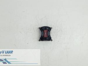 Gebruikte Paniekverlichtings Schakelaar Fiat Doblo Cargo (223) 1.3 D 16V Multijet DPF Prijs € 35,00 Margeregeling aangeboden door Autodemontage van de Laar