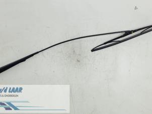 Gebruikte Ruitenwisserarm voor Volkswagen Fox (5Z) 1.2 Prijs € 25,00 Margeregeling aangeboden door Autodemontage van de Laar