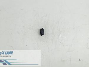 Gebruikte Schakelaar Renault Trafic Prijs € 15,00 Margeregeling aangeboden door Autodemontage van de Laar