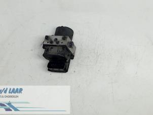 Gebruikte ABS Pomp Ford Mondeo III Wagon 2.0 TDCi/TDDi 115 16V Prijs € 120,00 Margeregeling aangeboden door Autodemontage van de Laar