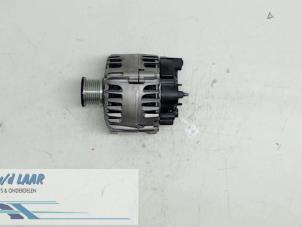 Gebruikte Dynamo Renault Captur (2R) 0.9 Energy TCE 12V Prijs € 250,00 Margeregeling aangeboden door Autodemontage van de Laar