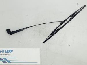 Gebruikte Ruitenwisserarm voor Opel Corsa C (F08/68) 1.0 12V Twin Port Prijs € 20,00 Margeregeling aangeboden door Autodemontage van de Laar