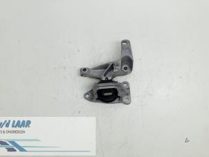 Gebruikte Motorsteun Renault Scénic III (JZ) 1.6 16V Prijs € 40,00 Margeregeling aangeboden door Autodemontage van de Laar