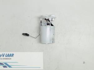 Gebruikte Benzinepomp Renault Twingo III (AH) 0.9 Energy TCE 90 12V Prijs € 100,00 Margeregeling aangeboden door Autodemontage van de Laar