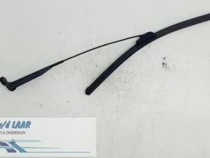 Gebruikte Ruitenwisserarm voor Opel Monza Prijs € 20,00 Margeregeling aangeboden door Autodemontage van de Laar