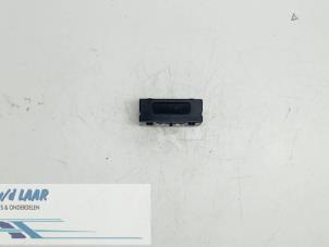 Gebruikte Display Interieur Renault Clio II Societe (SB) 1.9 D Prijs € 20,00 Margeregeling aangeboden door Autodemontage van de Laar