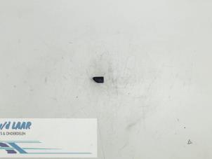 Gebruikte Gevarenlicht Schakelaar Renault Captur (2R) 0.9 Energy TCE 12V Prijs € 12,50 Margeregeling aangeboden door Autodemontage van de Laar