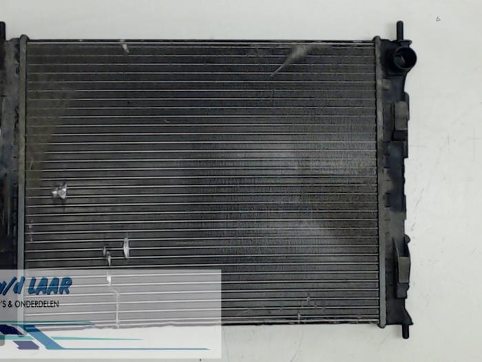 Gebruikte Radiateur Renault Twingo II (CN) 1.2 Prijs € 35,00 Margeregeling aangeboden door Autodemontage van de Laar