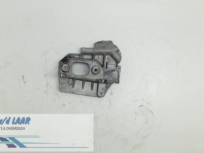 Gebruikte Versnellingsbak Steun Renault Modus/Grand Modus (JP) 1.2 16V Prijs € 35,00 Margeregeling aangeboden door Autodemontage van de Laar