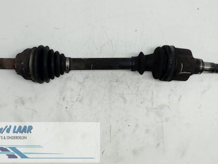 Gebruikte Aandrijfas links-voor Ford Mondeo III Wagon 2.0 16V Prijs € 50,00 Margeregeling aangeboden door Autodemontage van de Laar