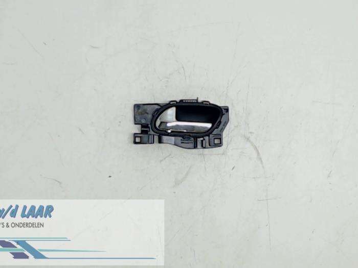 Deurgreep 4Deurs links-voor van een Citroën C3 Picasso (SH) 1.6 HDi 16V 2011