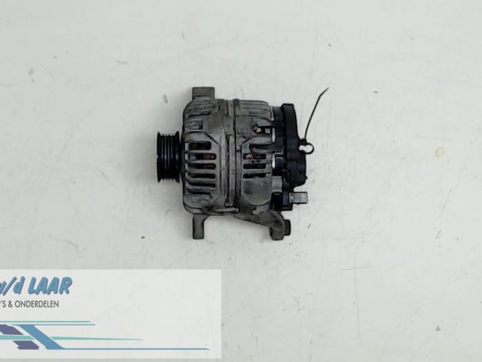 Gebruikte Dynamo Volkswagen Touran (1T1/T2) 2.0 FSI 16V Prijs € 50,00 Margeregeling aangeboden door Autodemontage van de Laar