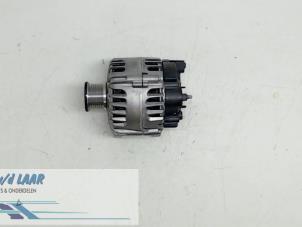 Gebruikte Dynamo Renault Captur (2R) 1.2 TCE 16V EDC Prijs € 100,00 Margeregeling aangeboden door Autodemontage van de Laar