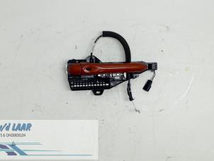 Gebruikte Deurgreep 4Deurs rechts-voor Renault Captur (2R) 1.2 TCE 16V EDC Prijs € 50,00 Margeregeling aangeboden door Autodemontage van de Laar