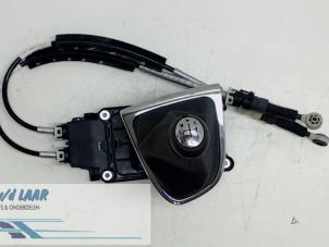 Gebruikte Versnellingspook Renault Captur (2R) 0.9 Energy TCE 12V Prijs € 120,00 Margeregeling aangeboden door Autodemontage van de Laar