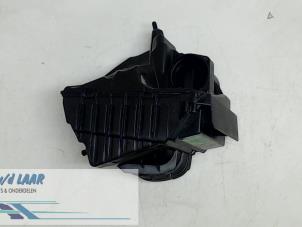 Gebruikte Luchtfilterhuis Renault Scénic III (JZ) 1.9 dCi Prijs € 50,00 Margeregeling aangeboden door Autodemontage van de Laar