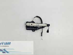 Gebruikte Deurgreep 4Deurs rechts-voor Renault Captur (2R) 1.2 TCE 16V EDC Prijs € 50,00 Margeregeling aangeboden door Autodemontage van de Laar