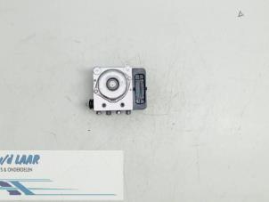 Gebruikte ABS Pomp Renault Captur (2R) 1.2 TCE 16V EDC Prijs € 50,00 Margeregeling aangeboden door Autodemontage van de Laar