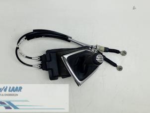 Gebruikte Versnellingspook Renault Captur (2R) 1.2 TCE 16V EDC Prijs € 100,00 Margeregeling aangeboden door Autodemontage van de Laar