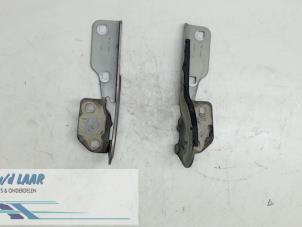 Gebruikte Motorkap Scharnier Renault Megane Scénic (JA) 1.6 RT Prijs € 40,00 Margeregeling aangeboden door Autodemontage van de Laar