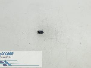 Gebruikte Schakelaar Renault Espace (JK) 2.0 dCi 16V 150 FAP . Prijs € 15,00 Margeregeling aangeboden door Autodemontage van de Laar