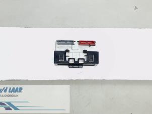 Gebruikte Display Interieur Renault Kangoo (KC) 1.9 dTi Prijs € 35,00 Margeregeling aangeboden door Autodemontage van de Laar