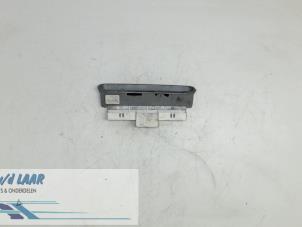 Gebruikte Display Interieur Renault Twingo (C06) 1.2 Prijs € 50,00 Margeregeling aangeboden door Autodemontage van de Laar