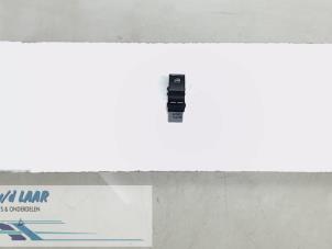 Gebruikte Elektrisch Raam Schakelaar Volkswagen Touran Prijs € 10,00 Margeregeling aangeboden door Autodemontage van de Laar