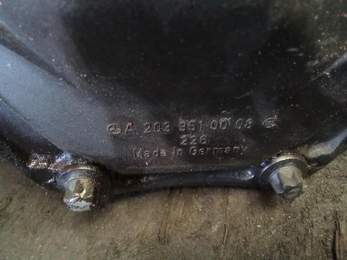 Differentieel achter van een Mercedes-Benz CLK (C209) 2.6 240 V6 18V 2003