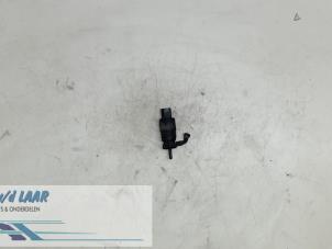 Gebruikte Ruitensproeierpomp voor Mercedes C Combi (S203) 2.6 C-240 18V 4-Matic Prijs € 15,00 Margeregeling aangeboden door Autodemontage van de Laar