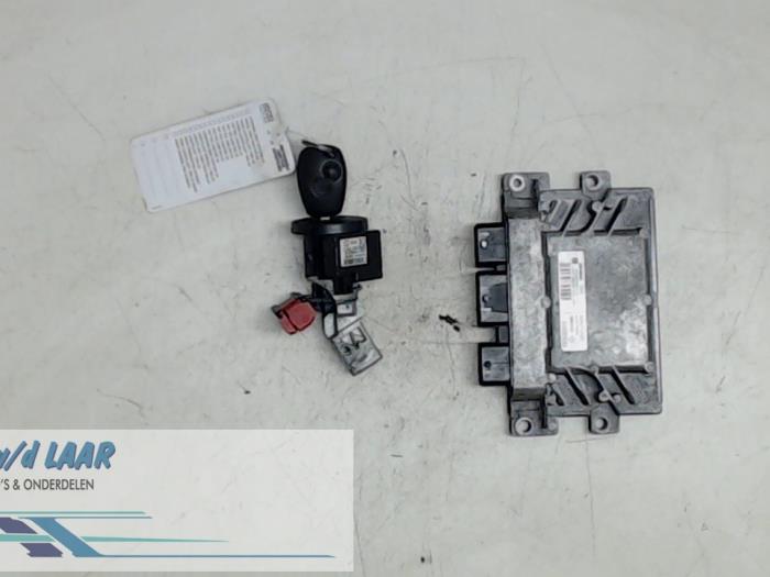 Gebruikte Computer Motormanagement Renault Twingo II (CN) 1.2 Prijs € 200,00 Margeregeling aangeboden door Autodemontage van de Laar