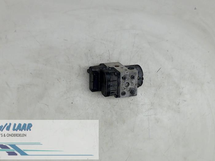Gebruikte ABS Pomp Opel Zafira (F75) 1.6 16V CNG Prijs € 150,00 Margeregeling aangeboden door Autodemontage van de Laar