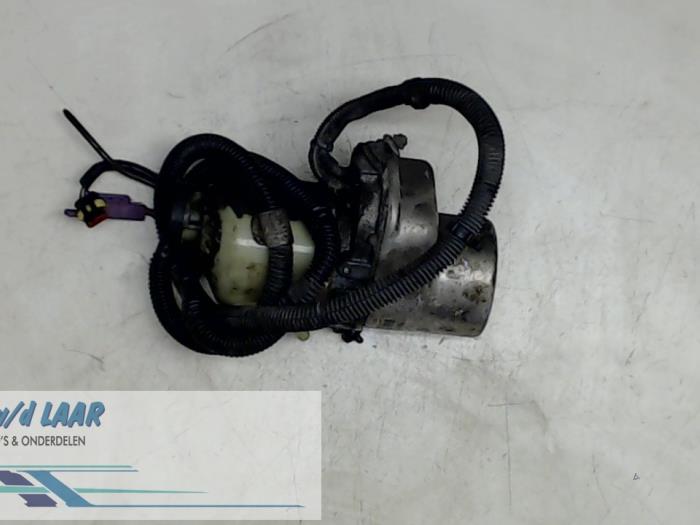 Gebruikte Stuurpomp Opel Zafira (F75) 1.6 16V CNG Prijs € 70,00 Margeregeling aangeboden door Autodemontage van de Laar