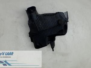 Gebruikte Luchtfilterhuis Renault Scénic II (JM) 1.6 16V Prijs € 50,00 Margeregeling aangeboden door Autodemontage van de Laar