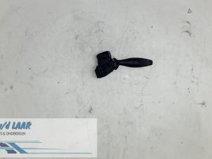 Gebruikte Ruitenwis Schakelaar Ford Fiesta 5 (JD/JH) 1.4 16V Prijs € 40,00 Margeregeling aangeboden door Autodemontage van de Laar