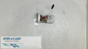 Gebruikte Benzinepomp Ford Fiesta 5 (JD/JH) 1.4 16V Prijs € 50,00 Margeregeling aangeboden door Autodemontage van de Laar