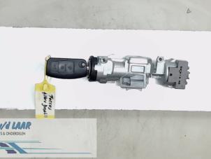 Gebruikte Sleutel + Contactslot Ford Focus 2 1.8 TDCi 16V Prijs € 60,00 Margeregeling aangeboden door Autodemontage van de Laar