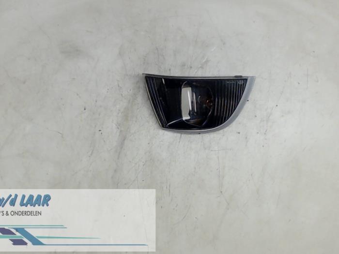 Pinker links van een Volvo V40 (VW) 1.8 16V 2000