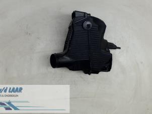 Gebruikte Luchtfilterhuis Renault Scénic II (JM) 1.6 16V Prijs € 50,00 Margeregeling aangeboden door Autodemontage van de Laar