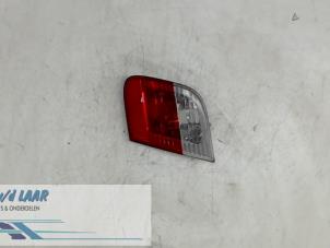 Gebruikte Achterklep reflector rechts BMW 3 serie (E46/4) 320d 16V Prijs € 20,00 Margeregeling aangeboden door Autodemontage van de Laar