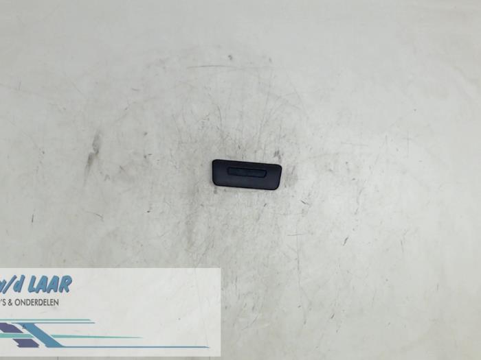 Gebruikte Display Interieur Mercedes A (W168) 1.6 A-160 Prijs € 30,00 Margeregeling aangeboden door Autodemontage van de Laar