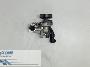 Gebruikte Waterpomp Volkswagen Golf III Cabrio (1E) 1.8 Prijs € 40,00 Margeregeling aangeboden door Autodemontage van de Laar