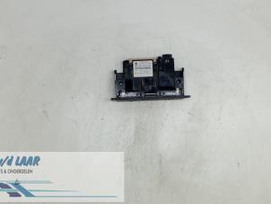 Gebruikte Kachel Bedieningspaneel Audi A4 Avant (B5) 1.6 Prijs € 80,00 Margeregeling aangeboden door Autodemontage van de Laar