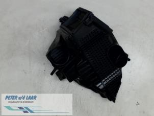 Gebruikte Luchtfilterhuis Renault Clio IV (5R) 1.5 dCi 75 FAP Prijs € 80,00 Margeregeling aangeboden door Autodemontage van de Laar