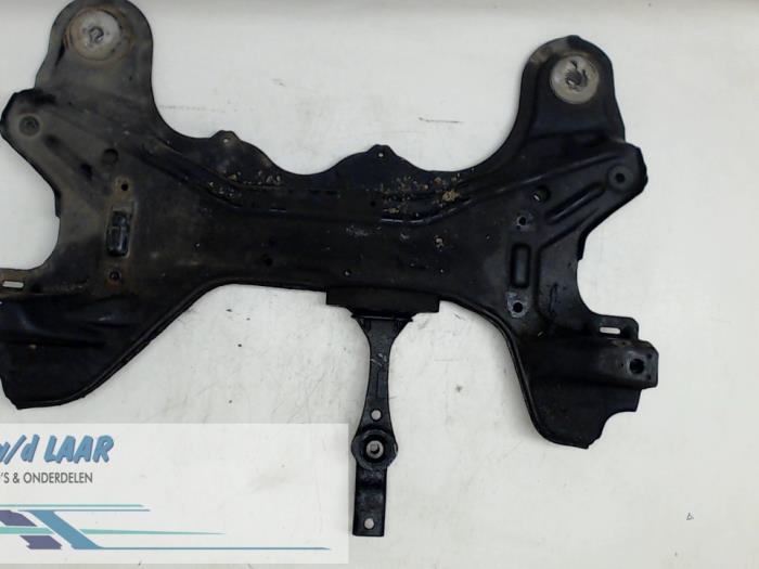 Gebruikte Subframe Volkswagen Golf IV Variant (1J5) 1.4 16V Prijs € 100,00 Margeregeling aangeboden door Autodemontage van de Laar